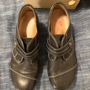 Taos closed toe shoes